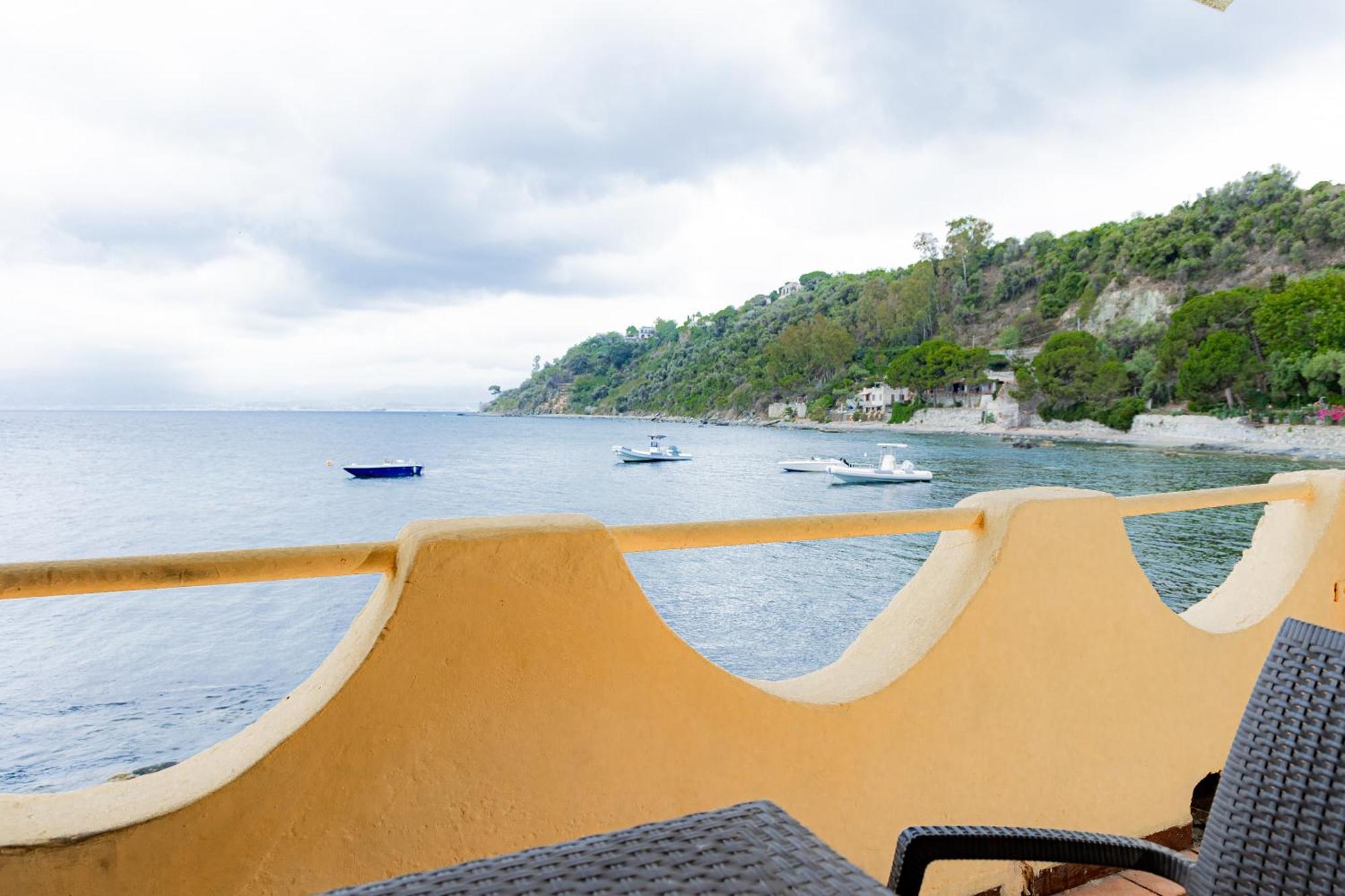Riva Smeralda Camping Lodge Milazzo Eksteriør billede